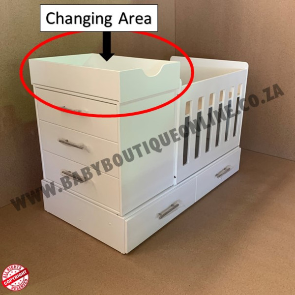 Changing Area / Dresser 